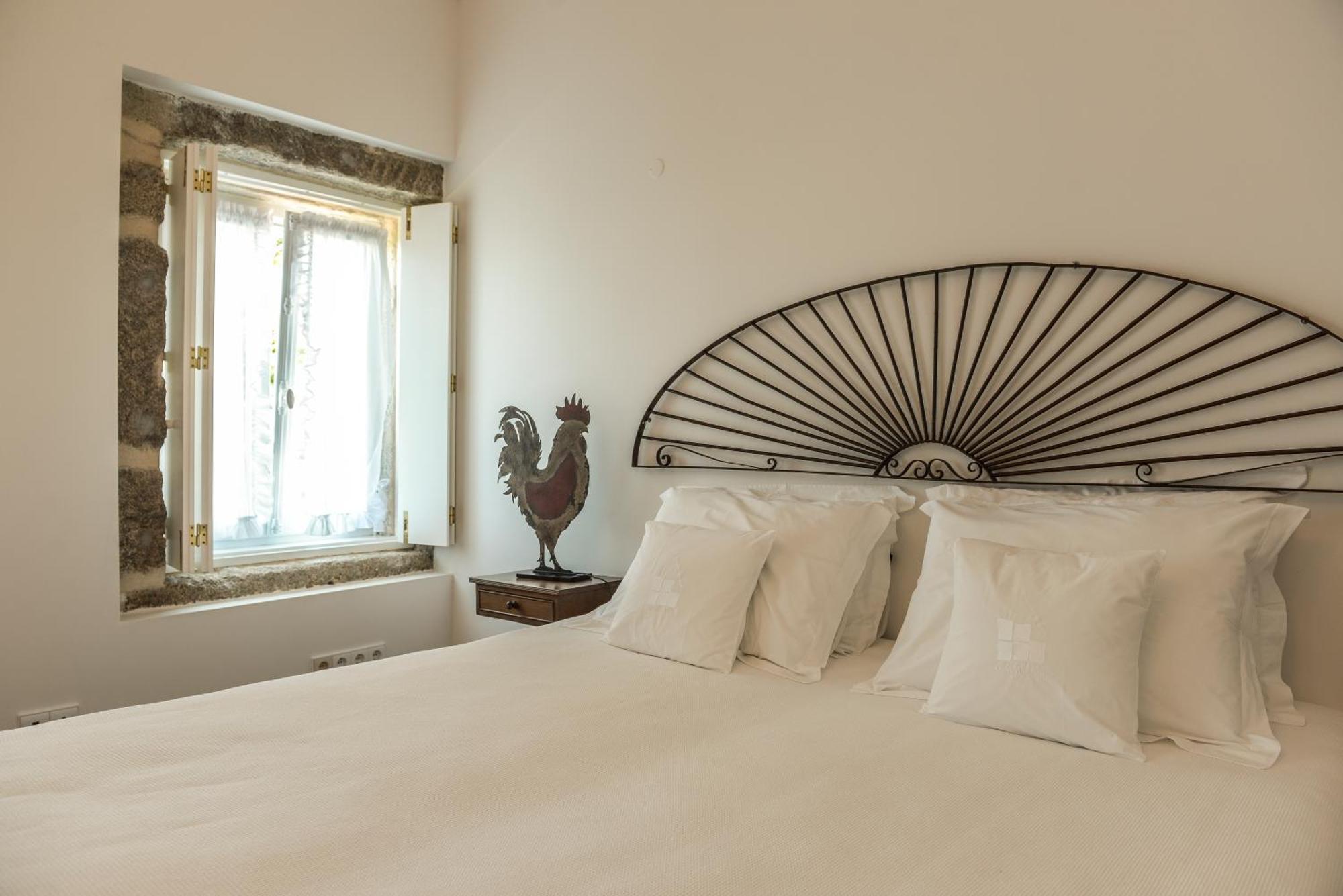 Casas Do Lupo Hotel เนลาช ภายนอก รูปภาพ
